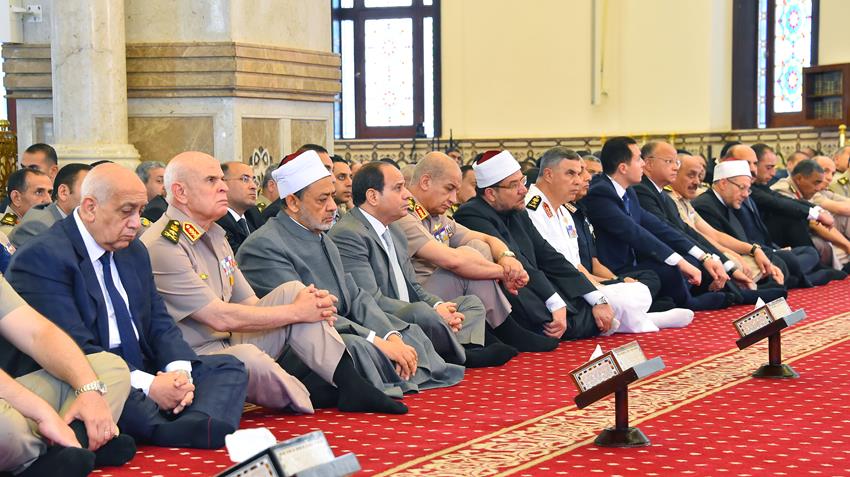 Le Président Al-Sissi fait la prière du vendredi à la mosquée Al-Moshir