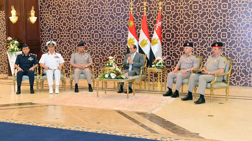 Le Président Al-Sissi fait la prière du vendredi à la mosquée Al-Moshir