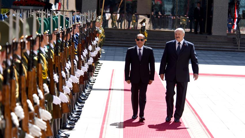 Le président Abdel Fattah Al-Sissi s'entretient avec son homologue biélorusse