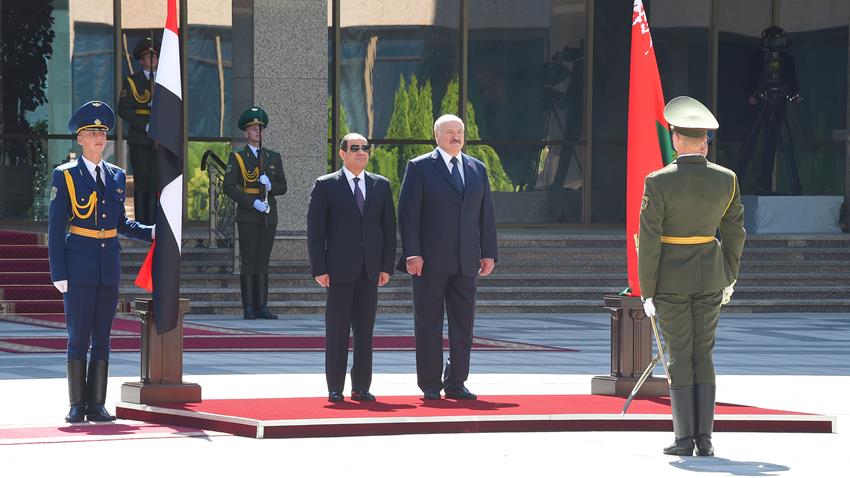Le président Abdel Fattah Al-Sissi s'entretient avec son homologue biélorusse