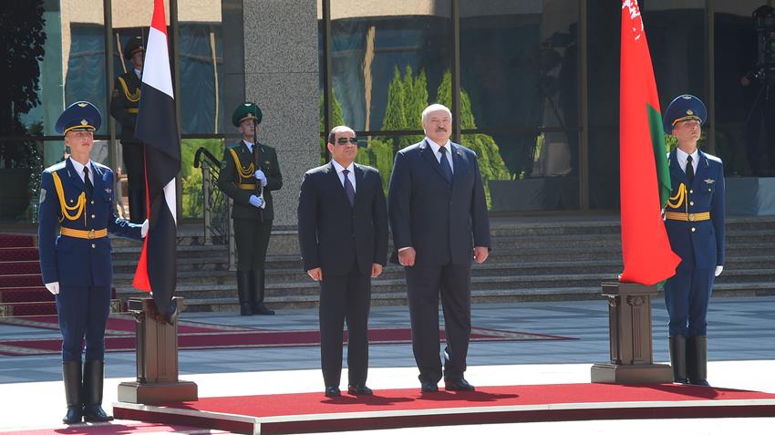 Le président Abdel Fattah Al-Sissi s'entretient avec son homologue biélorusse
