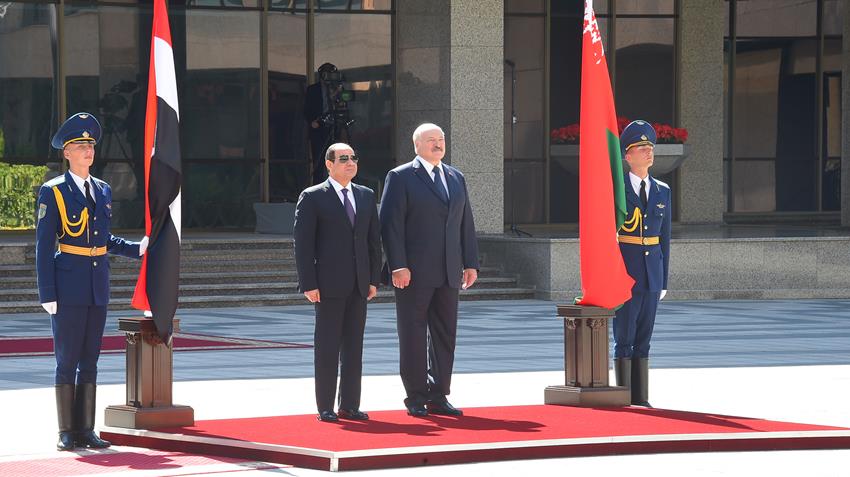 Le président Abdel Fattah Al-Sissi s'entretient avec son homologue biélorusse