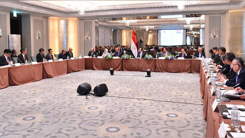 التقى السيد الرئيس عبد الفتاح السيسى اليوم مع ممثلي مجتمع الأعمال ورؤساء كبرى الشركات في اليابان، وذلك بمشاركة عدد من كبار المسئولين اليابانيين وممثلي الجهات الحكومية المعنية المختلفة.