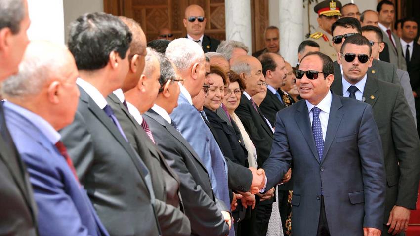 الرئيس عبد الفتاح السيسي يغادر الجزائر