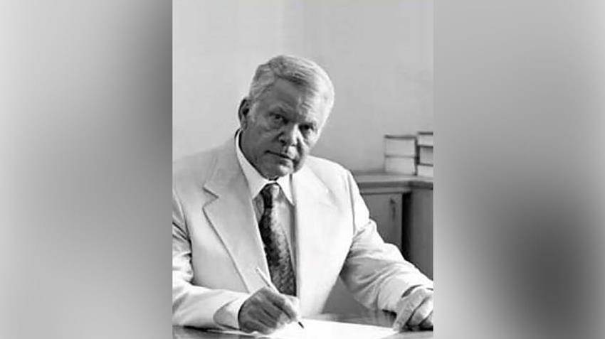 يوسف السباعي