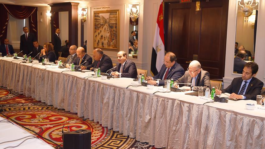 الرئيس عبد الفتاح السيسي يعقد لقاءً مع مجموعة من الشخصيات المؤثرة بالمجتمع الأمريكي