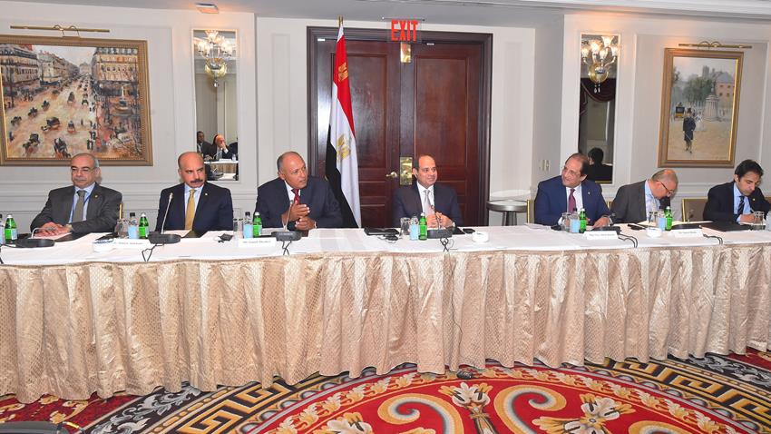 الرئيس عبد الفتاح السيسي يعقد لقاءً مع مجموعة من الشخصيات المؤثرة بالمجتمع الأمريكي
