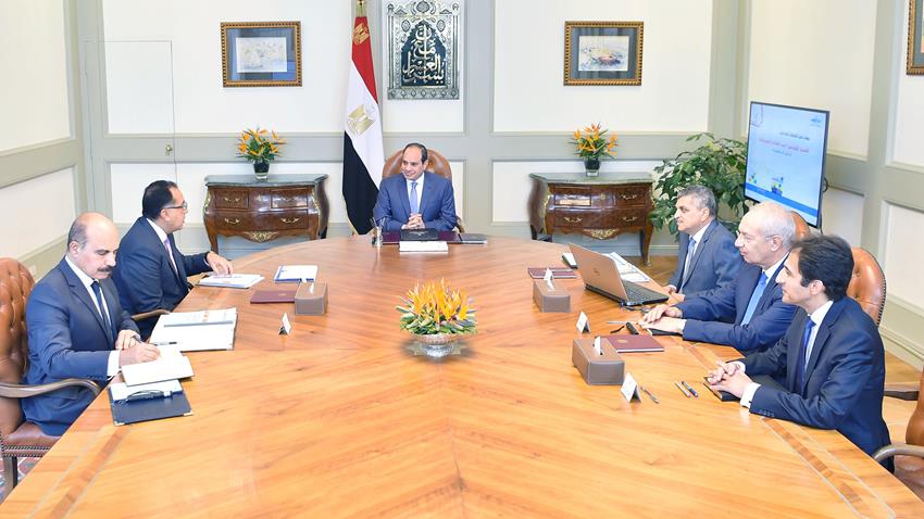 El-Sisi Meets PM, Chairman of Suez Canal Authority and Chairman of Suez Canal Economic Zone