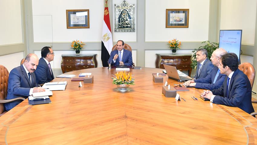 Al-Sissi se réunit avec le Premier ministre et le président de l'autorité du canal de Suez