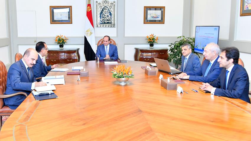 Al-Sissi se réunit avec le Premier ministre et le président de l'autorité du canal de Suez