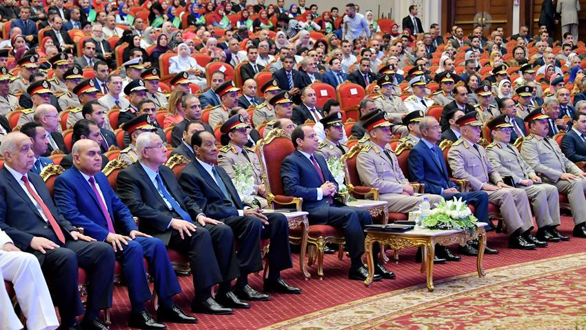 الرئيس عبد الفتاح السيسي يشهد حفل تخرج الدفعة الأولي طب بكلية الطب بالقوات المسلحة