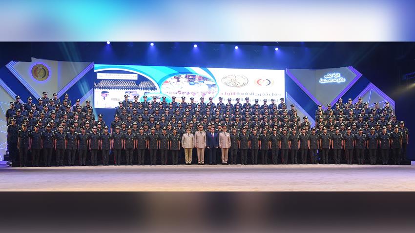 الرئيس عبد الفتاح السيسي يشهد حفل تخرج الدفعة الأولي طب بكلية الطب بالقوات المسلحة