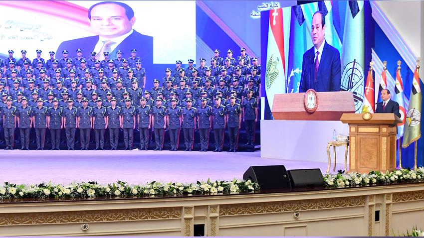 الرئيس عبد الفتاح السيسي يشهد حفل تخرج الدفعة الأولي طب بكلية الطب بالقوات المسلحة