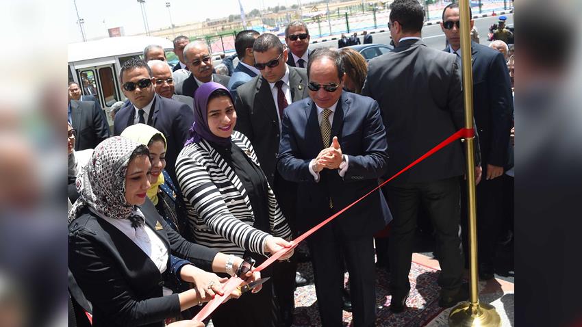 السيد الرئيس اثناء افتتاح المشروع