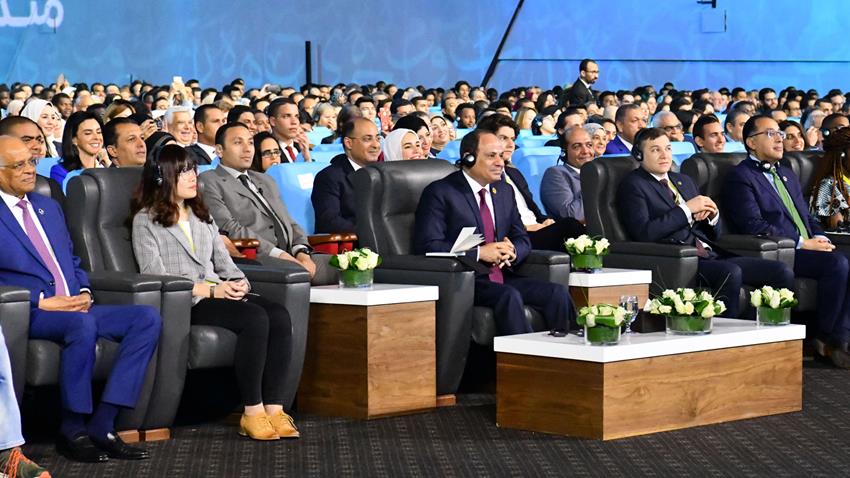 الرئيس عبد الفتاح السيسي يشارك في جلسة الذكاء الاصطناعي والبشر من المتحكم