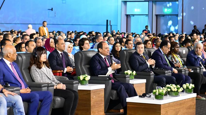 الرئيس عبد الفتاح السيسي يشارك في جلسة الذكاء الاصطناعي والبشر من المتحكم