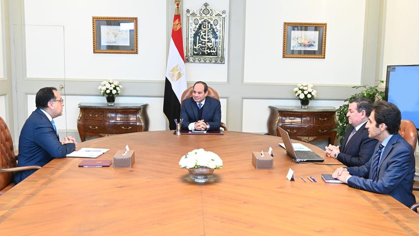 الرئيس عبد الفتاح السيسي يجتمع مع رئيس مجلس الوزراء ووزير الدولة للإعلام