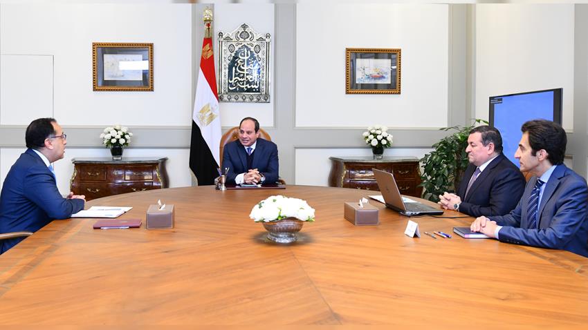 الرئيس عبد الفتاح السيسي يجتمع مع رئيس مجلس الوزراء ووزير الدولة للإعلام